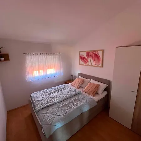 Lucica Apartment *